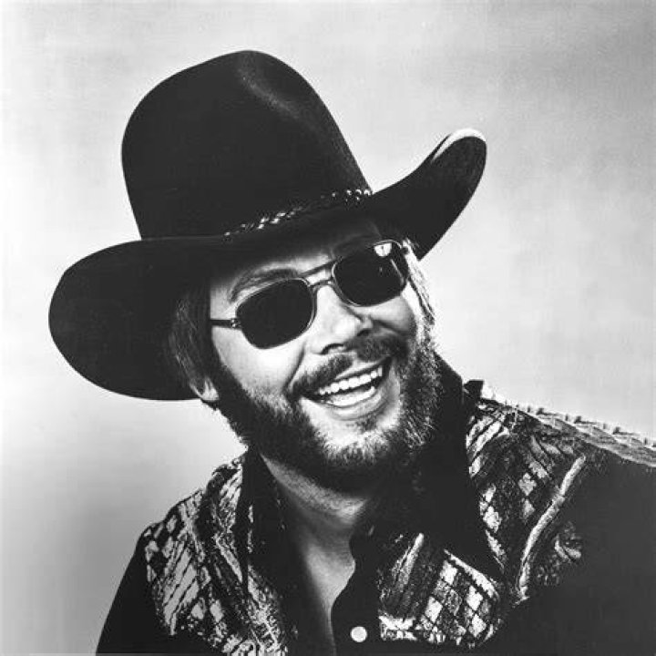 A FreshFaced Hank Williams Jr. Performs Heartbreaking 'Rainin' In My