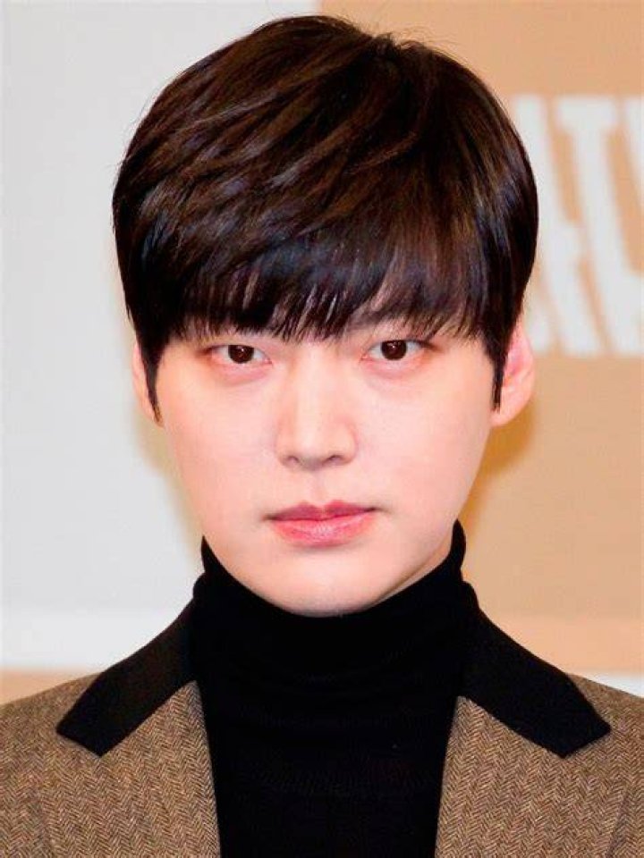 Ahn Jae Hyun Is A Doctor Whose Life Is Turned Upside Down By A Fake