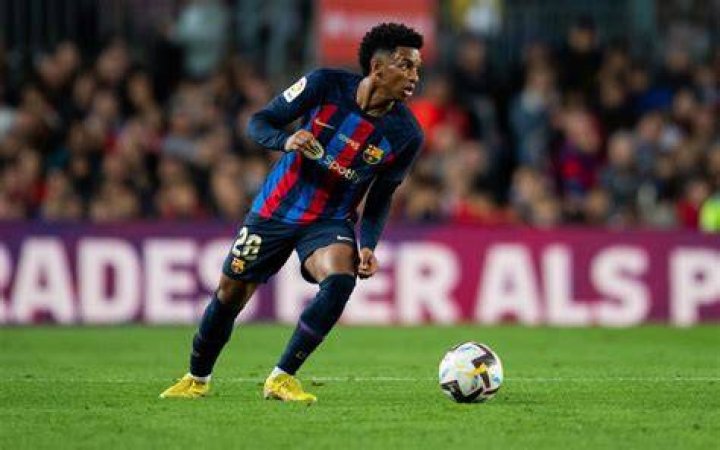 Alejandro Balde 'responds' to the imminent signing of M. Alonso with a