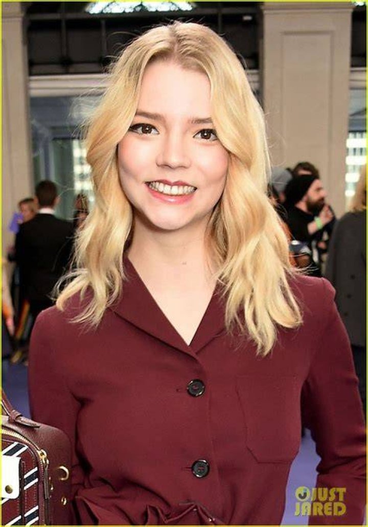 Anya TaylorJoy Snaps a Sick Selfie After Attending Mulberry Show