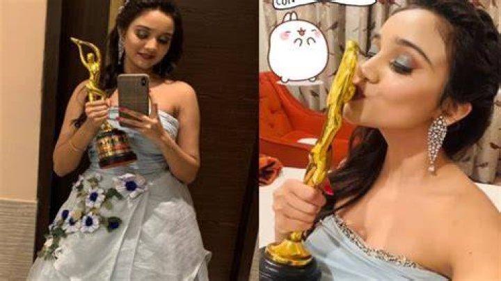 Ashi Singh gets Award for the Best Debut Actress Kalakar Awards 2019