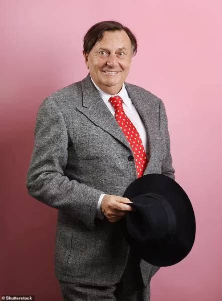 Barry Humphries Height, Weight, Net Worth, Age, Birthday, Wikipedia