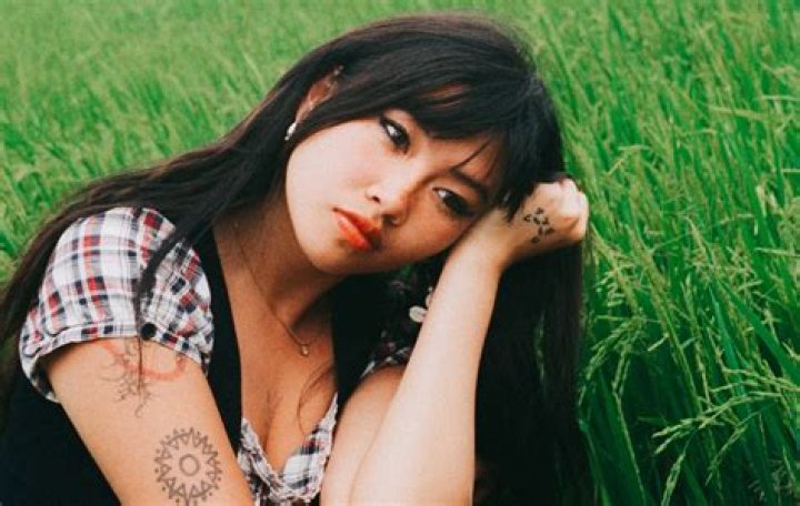 Beabadoobee gets stuck in love on dreamy new single ‘Glue Song’