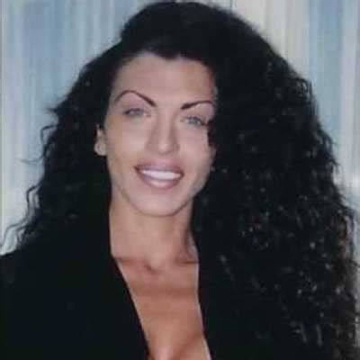Bess Katramados Bio, Height, Single, Net Worth, Career, Facts