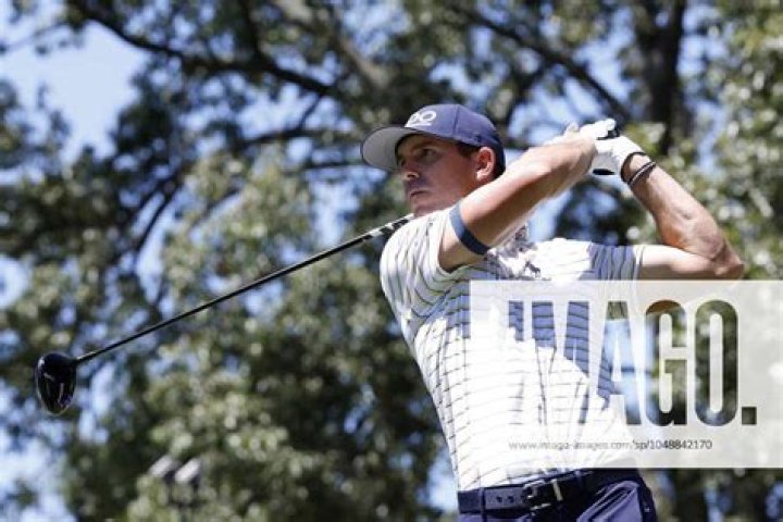 Billy Horschel hits his tee shot on hole No. 2 during the second round