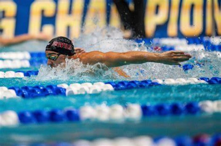 Chase Bateman CollegeSwimming