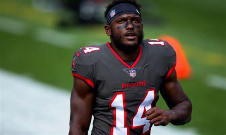 Chris Godwin Bio, Age, Net Worth, Height, Parents, Siblings, Wife, Children