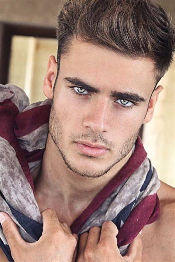 Classify Spanish model AnthroScape Hombres rubios, Hombres de ojos