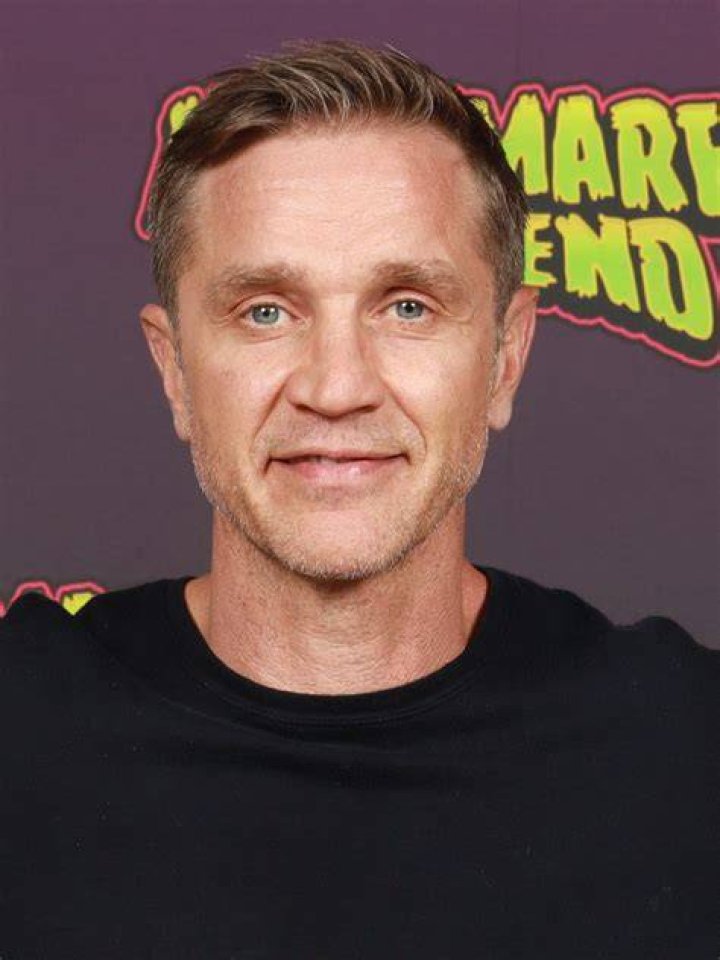 Devon Sawa is in the Philippines