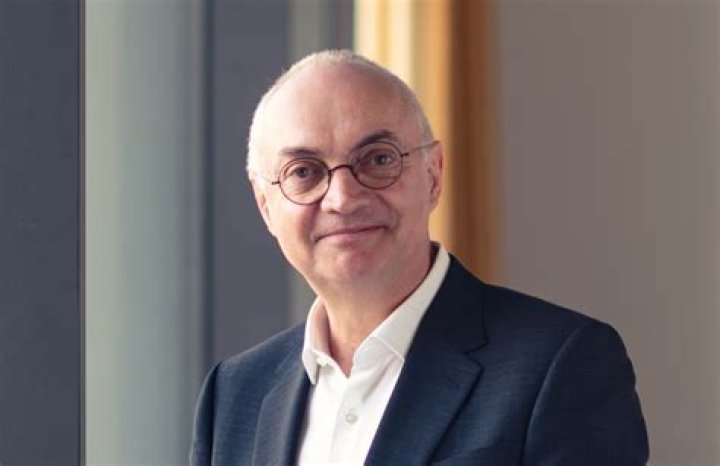 Dr. Luc Van den hove