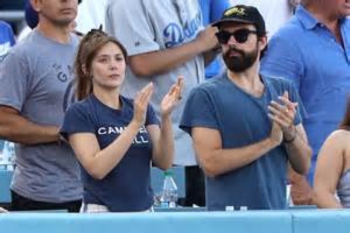 Elizabeth Olsen Couldn't Say No to the 'Avengers'! Photo 805989