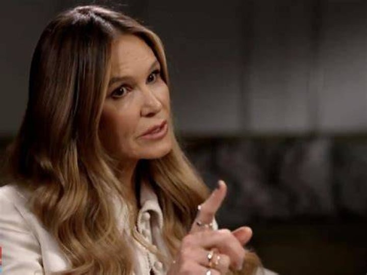 Elle MacPherson Interview on Her Workout and Dark Chocolate Coveteur
