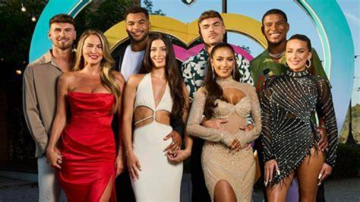 Has the Love Island's New Host Sarah Hyland Undergone Plastic Surgery