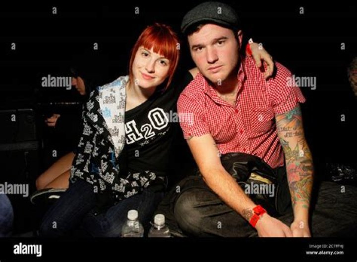 Hayley Williams & Chad Gilbert Get Married and Look So Happy and in