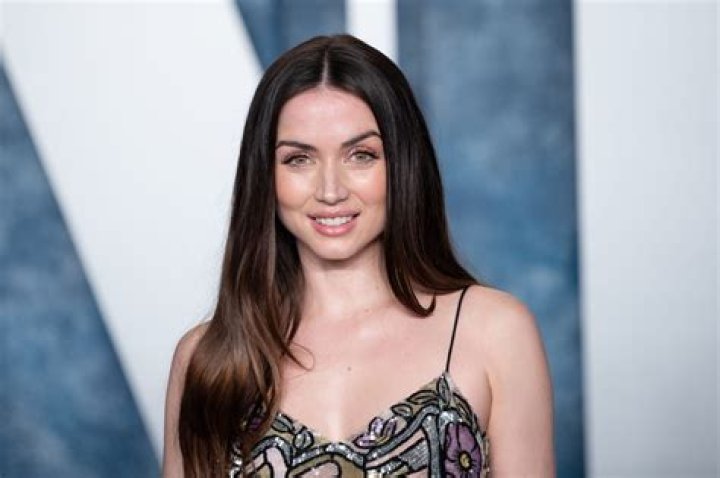 How Does Ana De Armas Nose Before And After Plastic Surgery?
