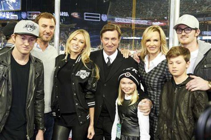 How many children do Paulina Gretzky and Dustin Johnson have? The US Sun