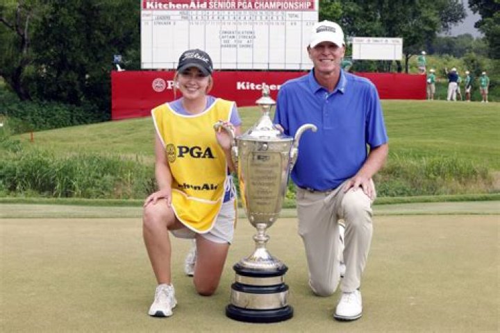 How state golf champ Izzi Stricker feels about helping her dad secure