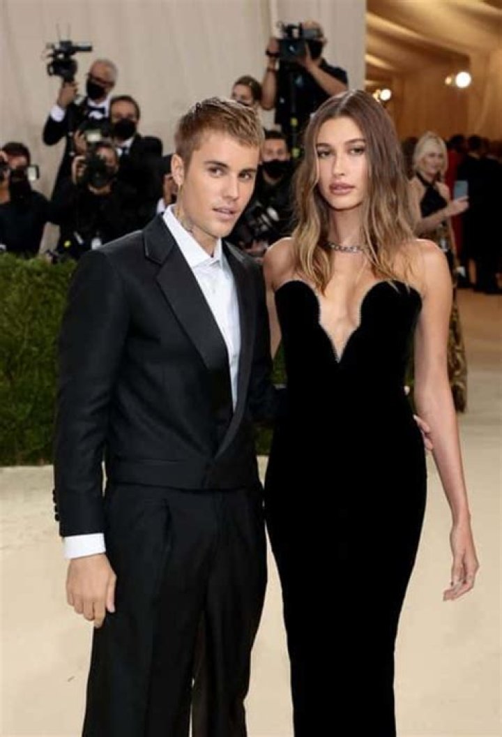 How Tall is Hailey Bieber? Hailey Bieber's Height How Tall Height