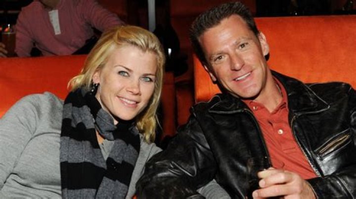 Hvem er Alison Sweeneys mand? Deres forhold er noget ud af en Hallmarkfilm