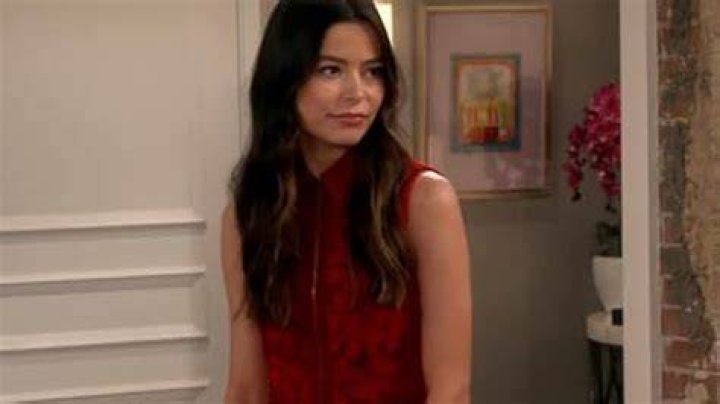 iCarly's Miranda Cosgrove Wins Favorite Female TV Star in Orange