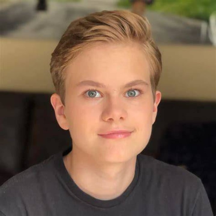 Isaiah Stannard Actor Biography, Wiki, Age, Girlfriend, Net Worth, Height