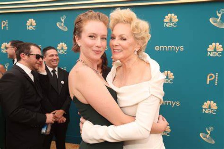 Jean Smart & Hannah Einbinder on 'Hacks' Season 2 Backstage