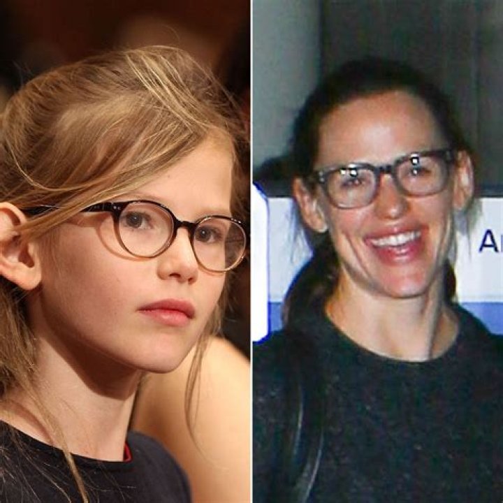 Jennifer Garner Violet Glasses