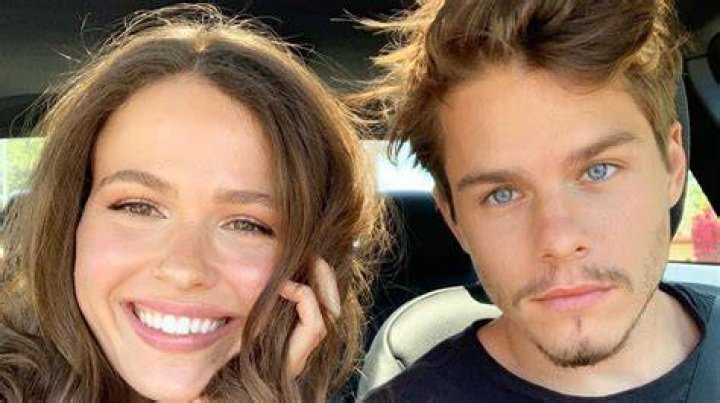 Jocelyn Hudon Gets Married to Boyfriend Jake Manley