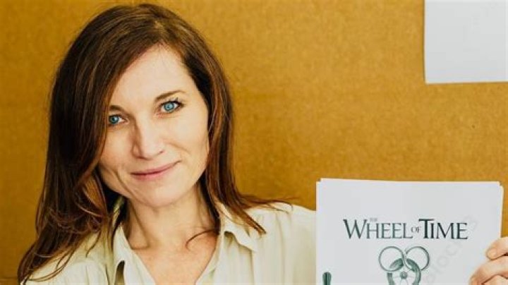 Kate Fleetwood Plastic Surgery How Is Her Jaw Line?