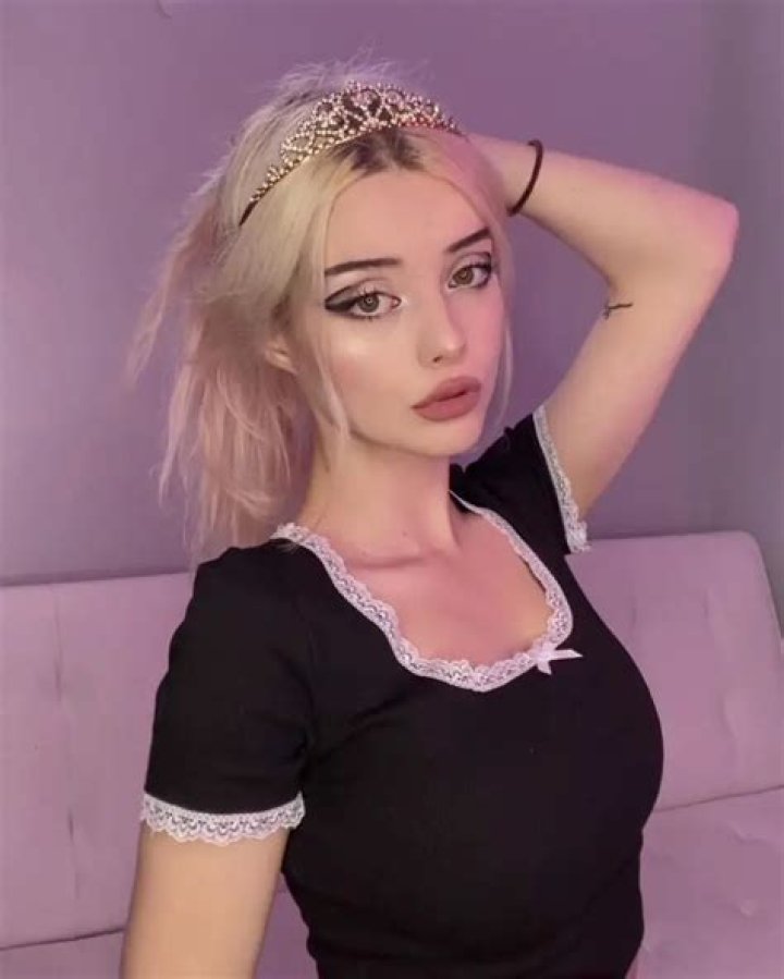 Lauren Burch Age, Height, Net Worth (2023), Family, Bf