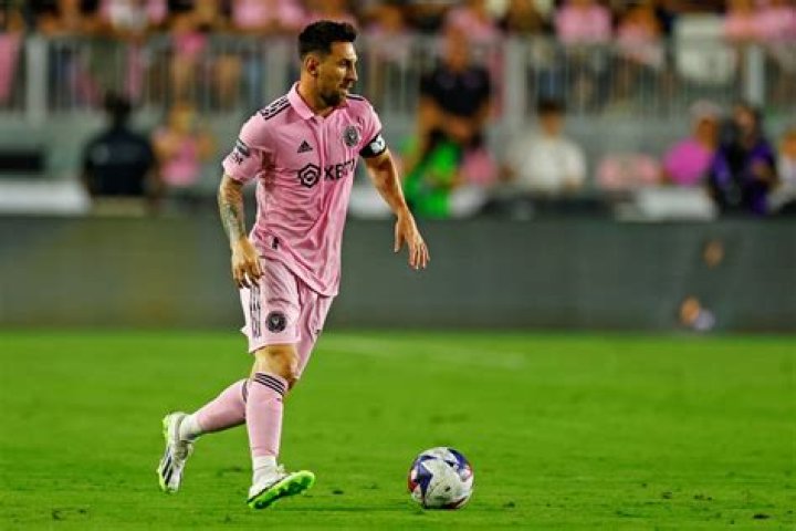 Lionel Messi 'tired' of being blamed for problems at Barcelona