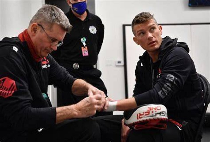 Meet Ray Thompson Stephen Thompson's Father Who Is Also His Manager