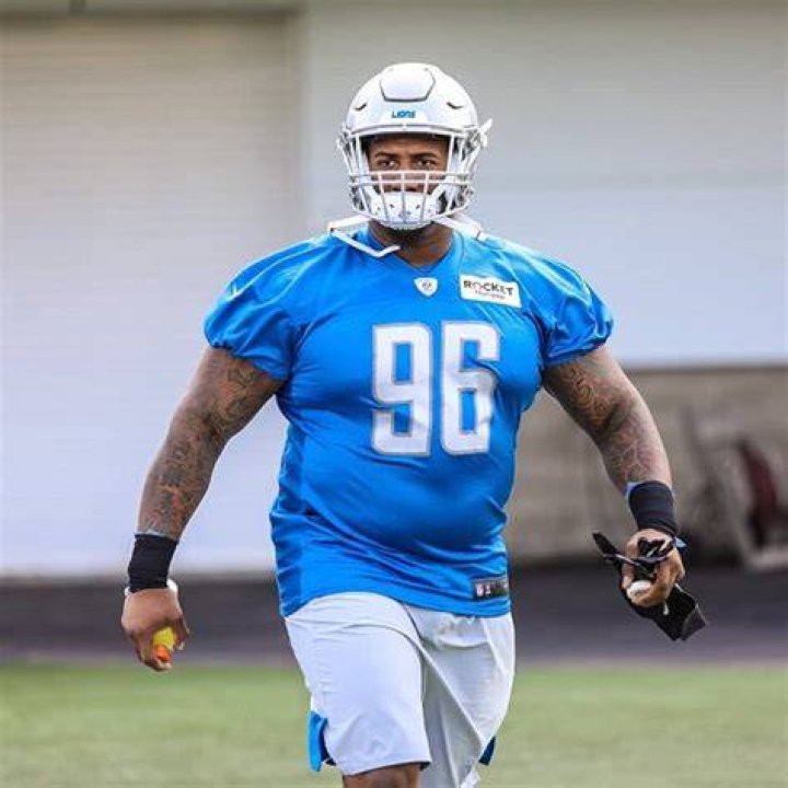 Mike Daniels Wiki, Net Worth, Married, Wife, Height