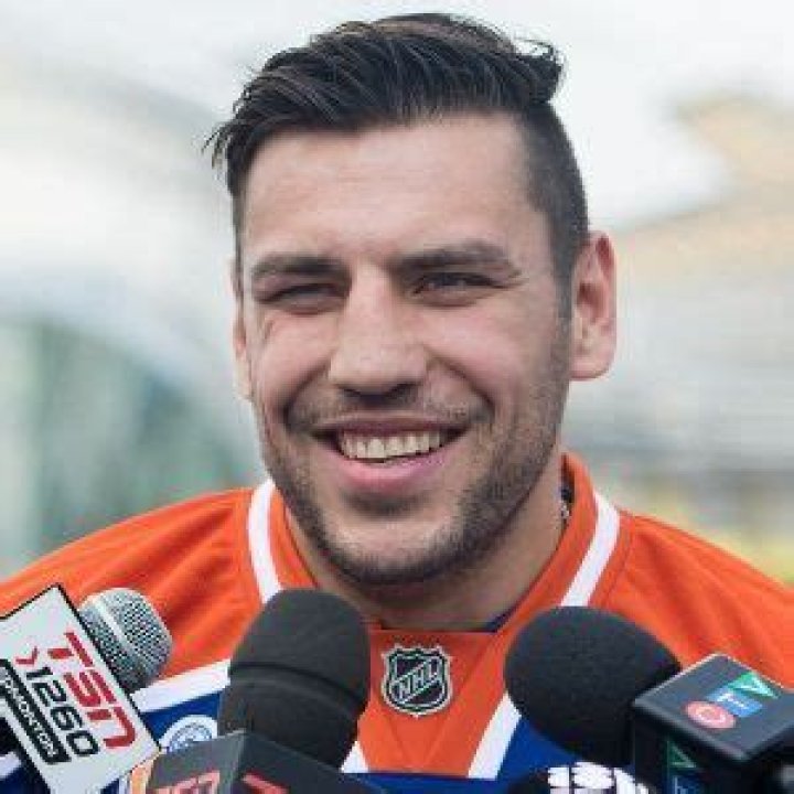 Milan Lucic Bio, Age, Height, Career, Wife, Children, Net Worth
