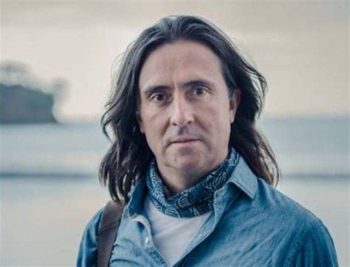 Neil Oliver's sceptred isle