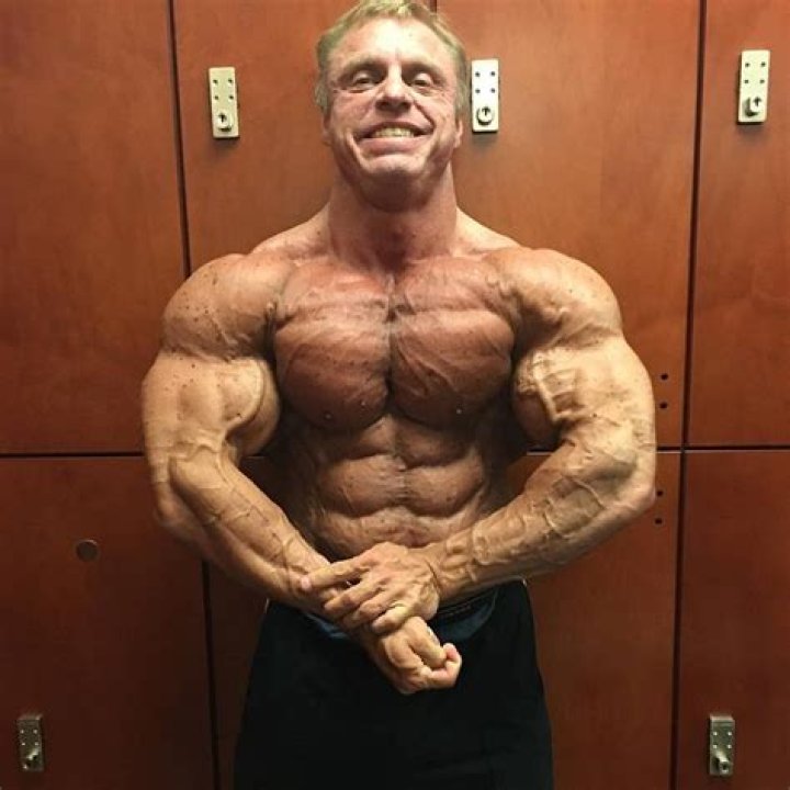 Pro Bodybuilder John Meadows suffers heart attack