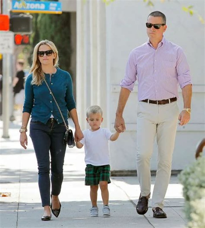 Reese Witherspoon, Jim Toth CoParents amid Divorce Source
