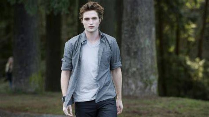 Robert Pattinson alias Edward Cullen dans Twilight. Purepeople