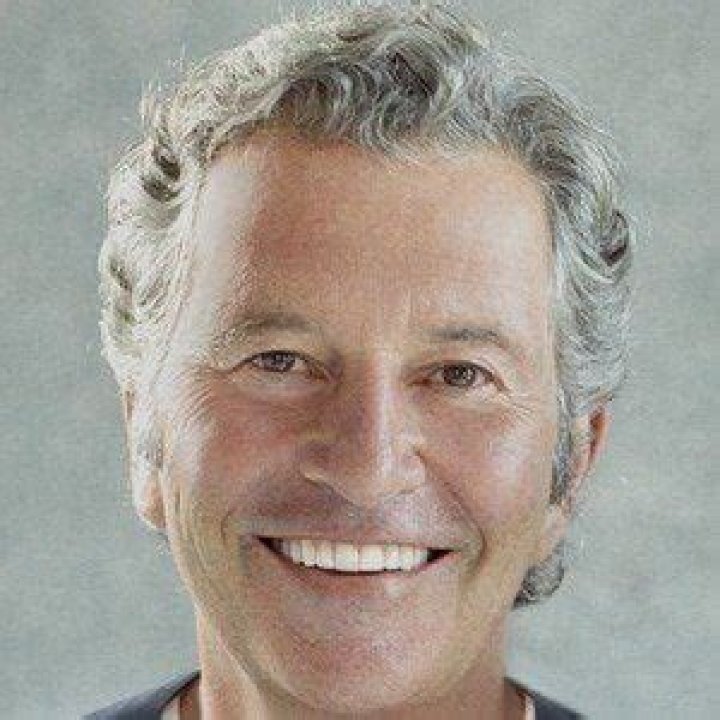Robert Shaye Net Worth Weight, Height, Age, Bio