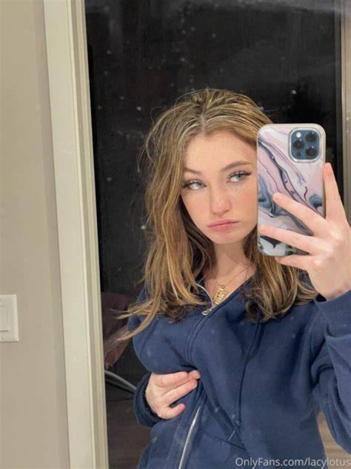 Skylar Rae Nude Mirror Selfies Onlyfans Video Leaked