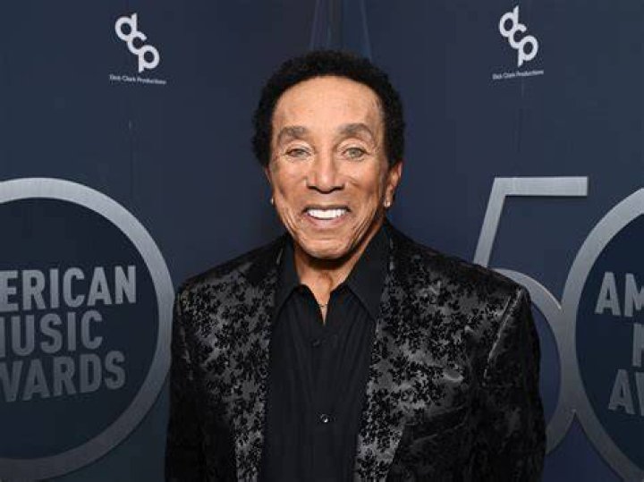 Smokey Robinson is among first honorees of Apollo Theater's new Walk of