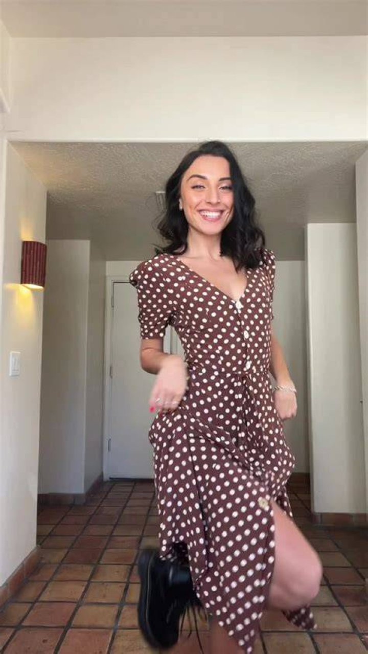 Sofia Sofia 9379 Tiktok Captions HD