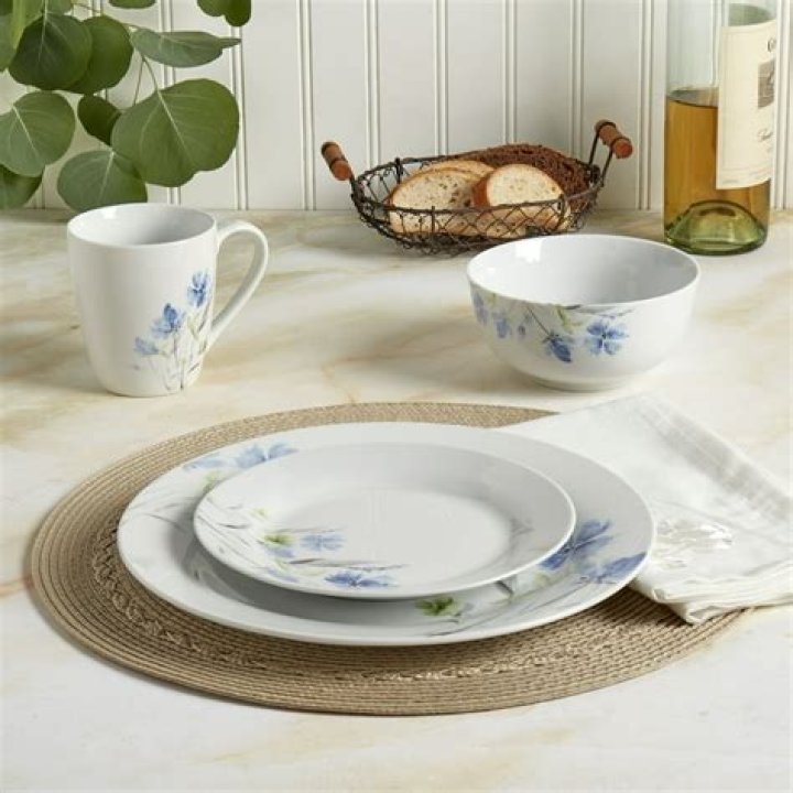 Soleil Round Rim 16-pc. Dinnerware Set