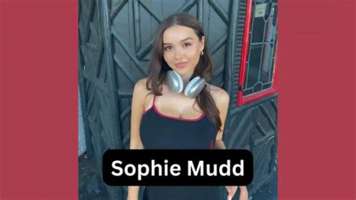 Sophie Mudd Wiki/Bio, Age, Net Worth, Career, Boyfriend, Bikini