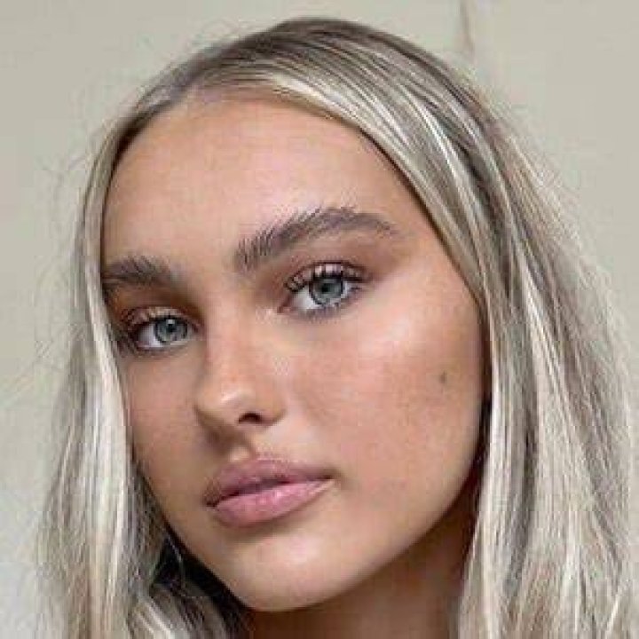 Summer Rose Hart picture