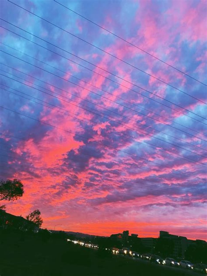 The sky looked pretty nice tonight. (half size image) r/saskatoon