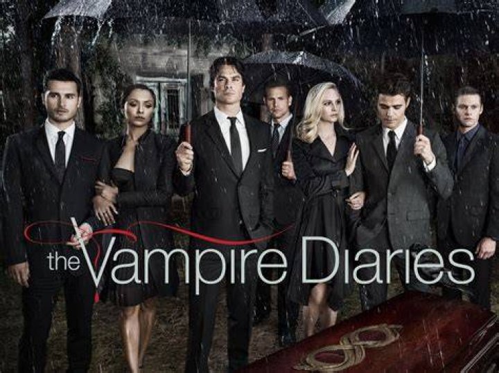 The Vampire Diaries' Phoebe Tonkin and Paul Wesley cuddle up on red