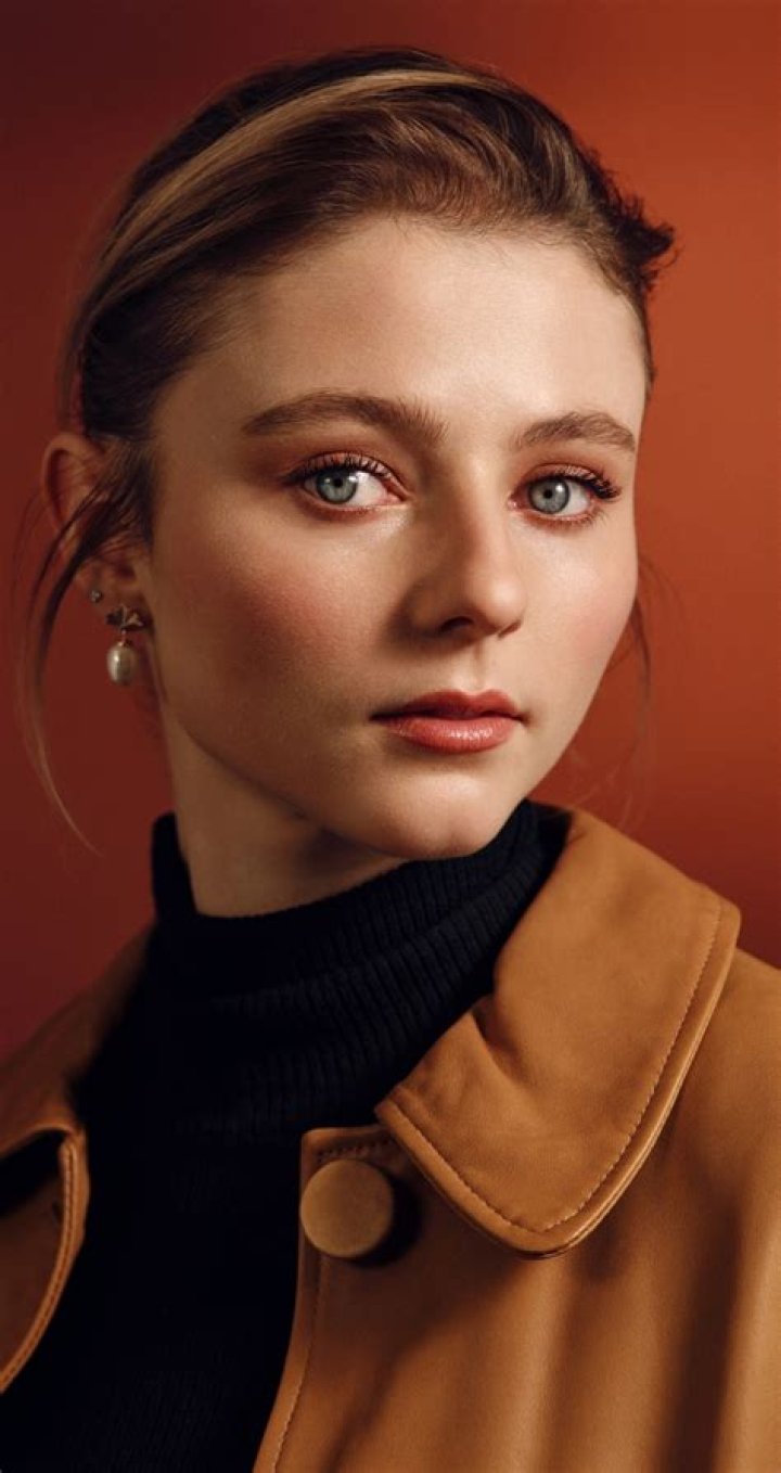 Thomasin McKenzie Wallpapers for Desktop 2020 Broken Panda