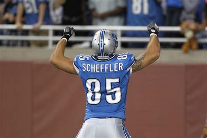 Tony Scheffler channels his inner ballerina