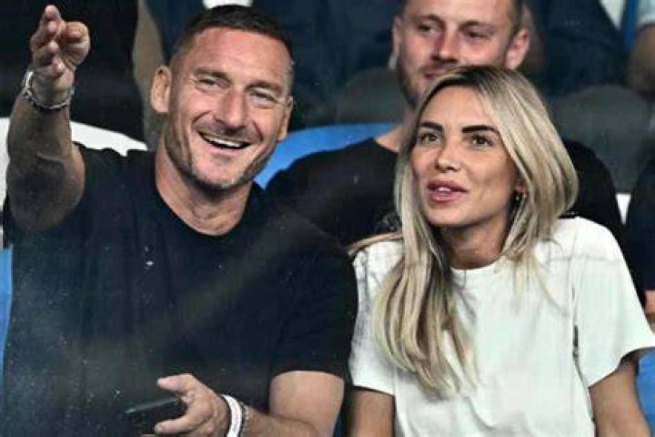 Totti and Noemi Bocchi already in the air of crisis? Suspects and clues